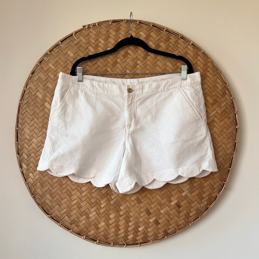 LILY PULITZER BUTTERCUP SCALLOPED 5” INSEAM 100% COTTON WAVE JACQUARD SHORTS EUC - Picture 3 of 9